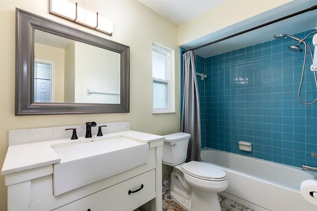 Под контрактом: $435,000 (3 спален, 2 ванн, 1984 Квадратных фут)