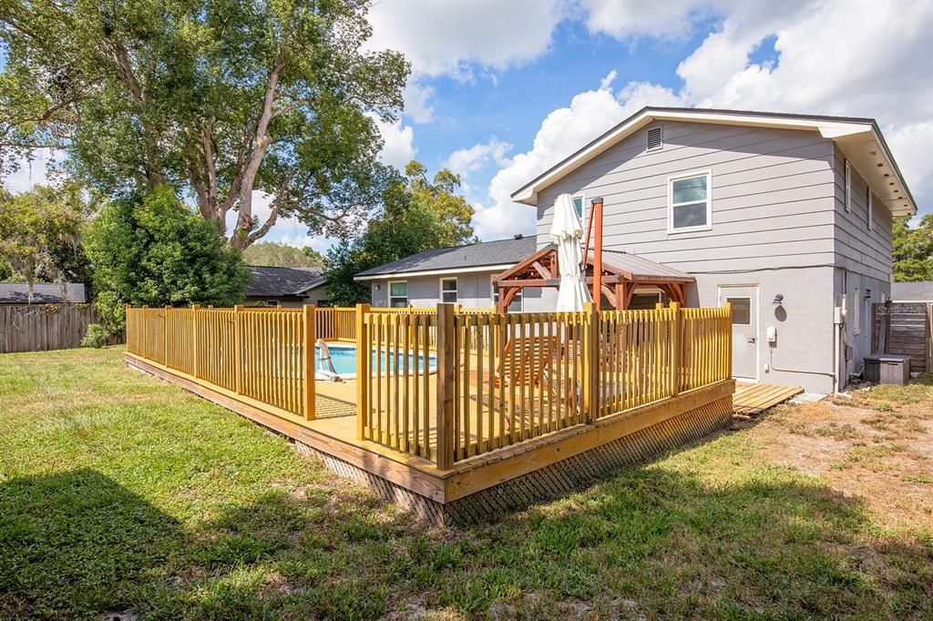 Под контрактом: $435,000 (3 спален, 2 ванн, 1984 Квадратных фут)