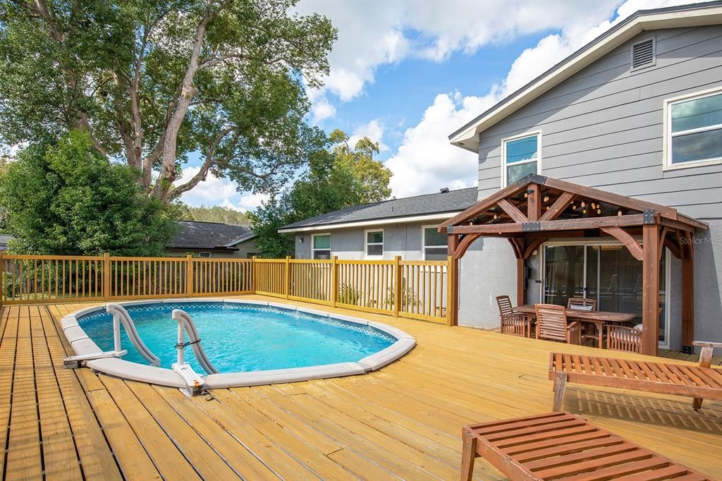 Под контрактом: $435,000 (3 спален, 2 ванн, 1984 Квадратных фут)