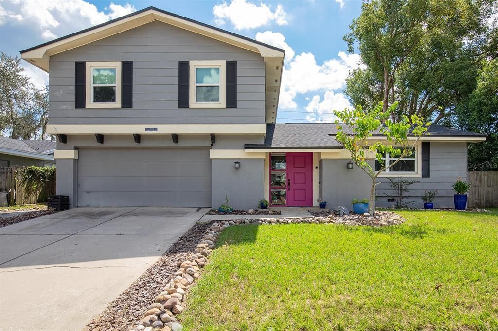 Под контрактом: $435,000 (3 спален, 2 ванн, 1984 Квадратных фут)