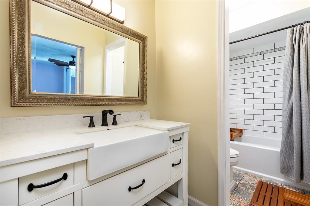 Под контрактом: $435,000 (3 спален, 2 ванн, 1984 Квадратных фут)