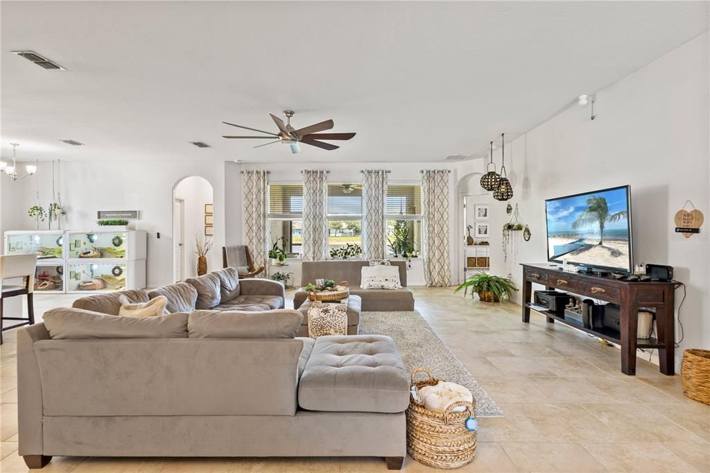 En Venta: $478,000 (4 camas, 3 baños, 2345 Pies cuadrados)