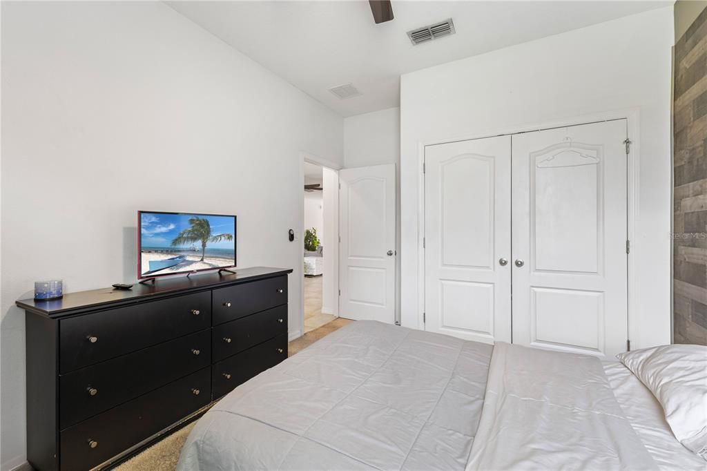 En Venta: $478,000 (4 camas, 3 baños, 2345 Pies cuadrados)