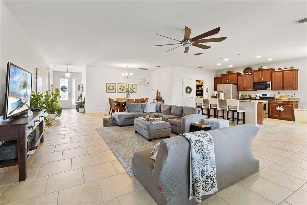 En Venta: $478,000 (4 camas, 3 baños, 2345 Pies cuadrados)