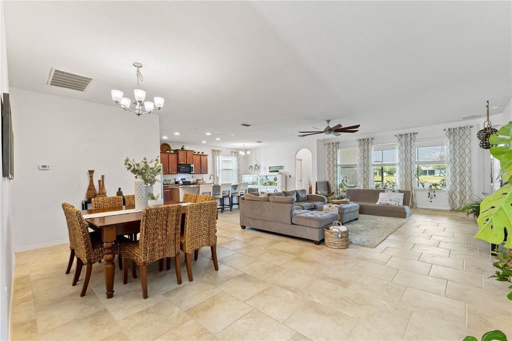 En Venta: $478,000 (4 camas, 3 baños, 2345 Pies cuadrados)