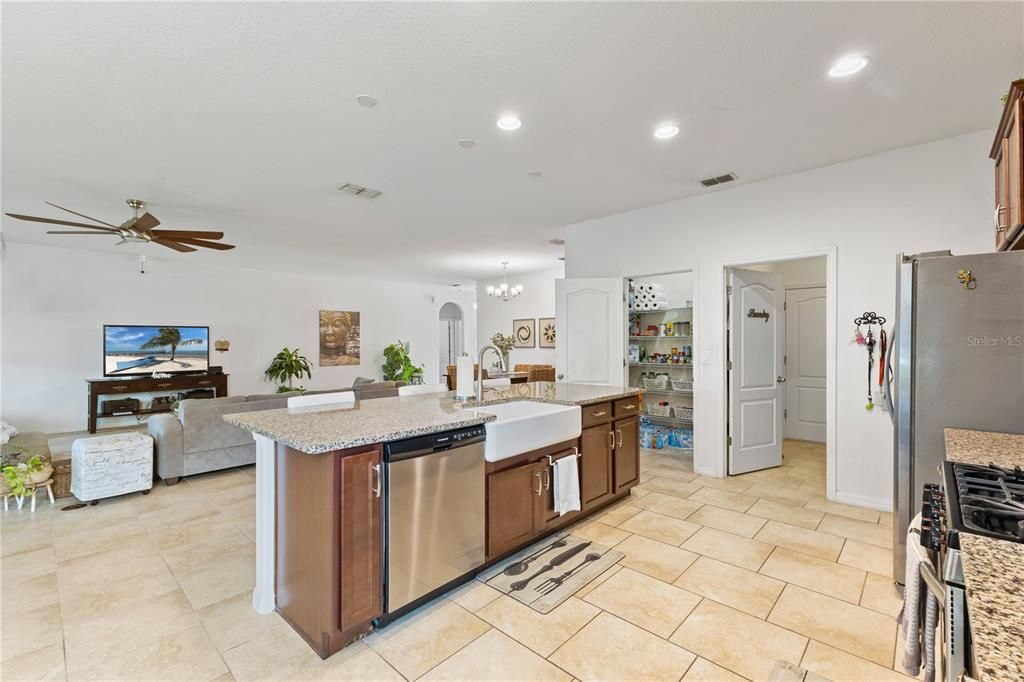 En Venta: $478,000 (4 camas, 3 baños, 2345 Pies cuadrados)