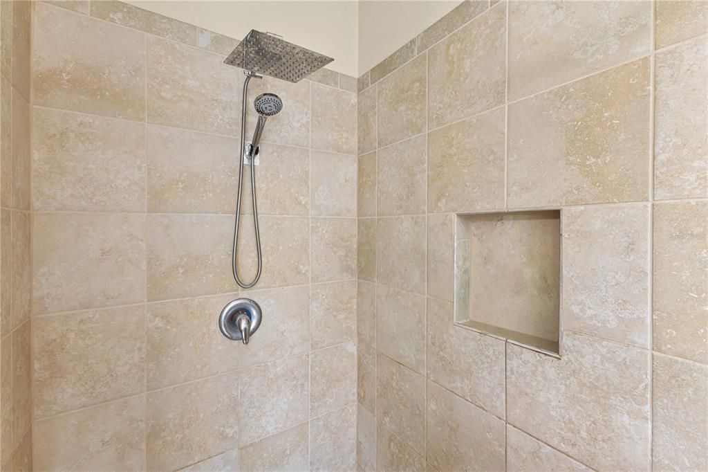 En Venta: $478,000 (4 camas, 3 baños, 2345 Pies cuadrados)