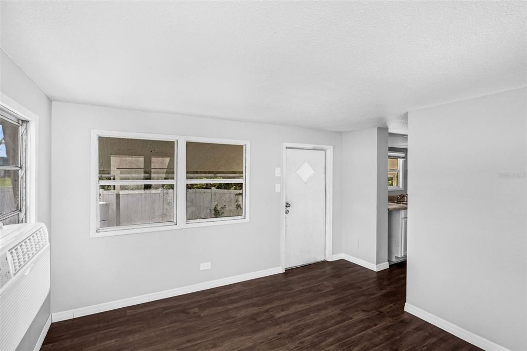 For Rent: $825 (2 beds, 1 baths, 670 Square Feet)