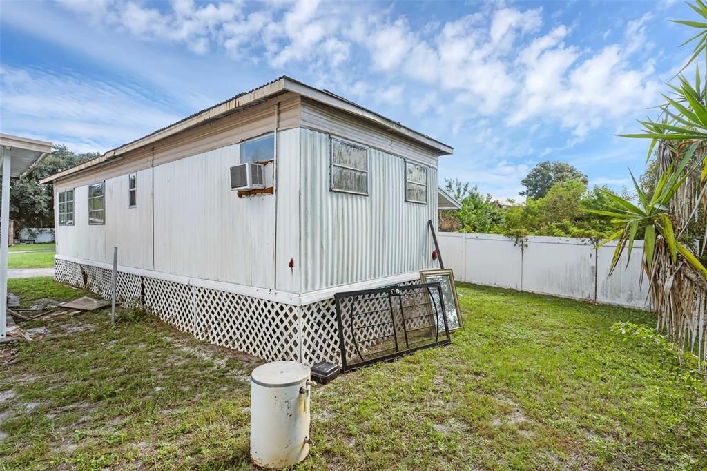 For Rent: $825 (2 beds, 1 baths, 670 Square Feet)