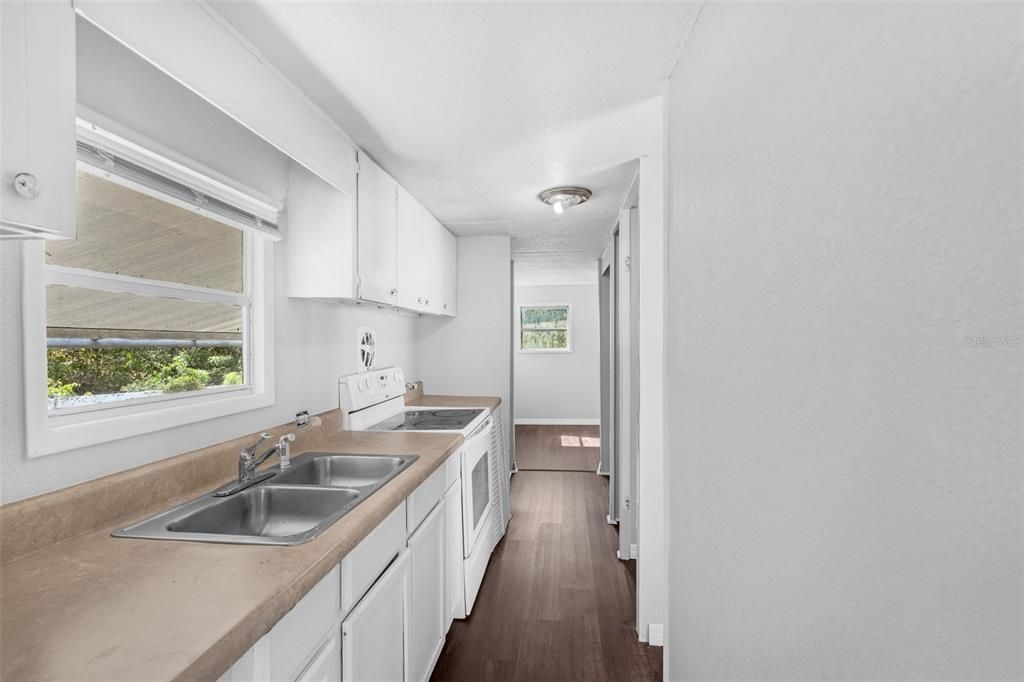 For Rent: $825 (2 beds, 1 baths, 670 Square Feet)