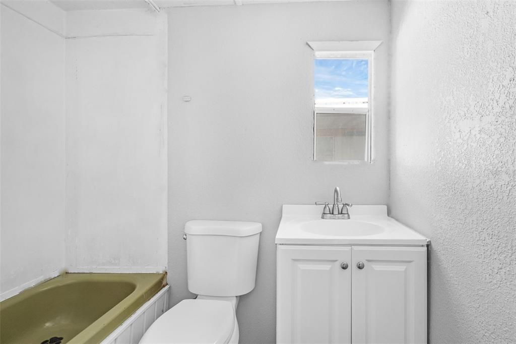 For Rent: $825 (2 beds, 1 baths, 670 Square Feet)