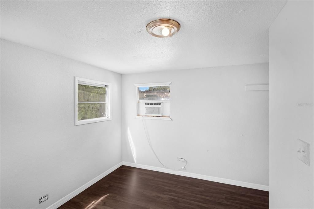 For Rent: $825 (2 beds, 1 baths, 670 Square Feet)