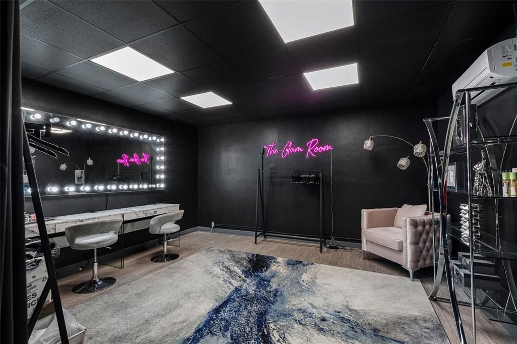 合同活跃: $3,300,000 (0 贝兹, 0 浴室, 11328 平方英尺)