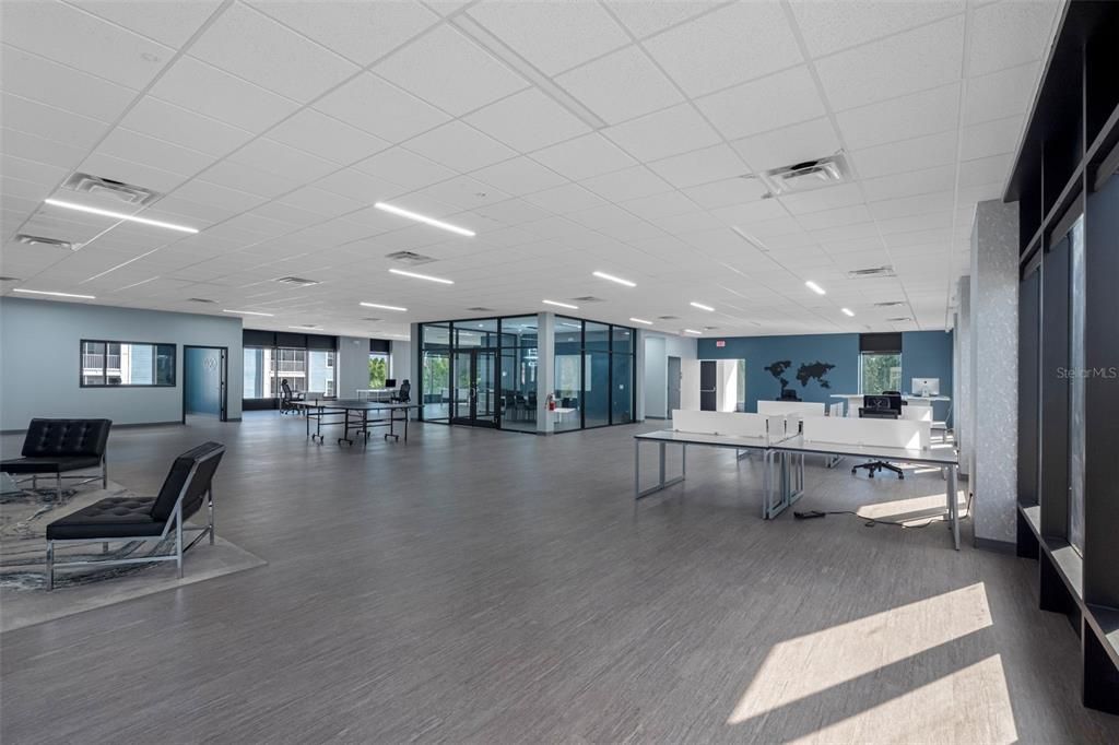 合同活跃: $3,300,000 (0 贝兹, 0 浴室, 11328 平方英尺)