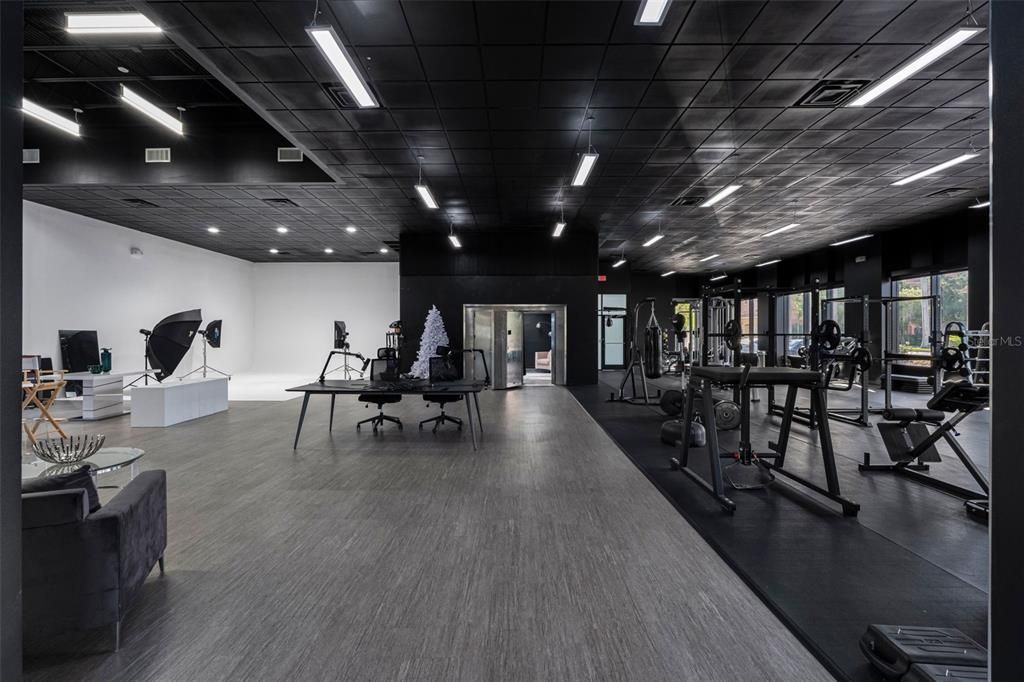 合同活跃: $3,300,000 (0 贝兹, 0 浴室, 11328 平方英尺)