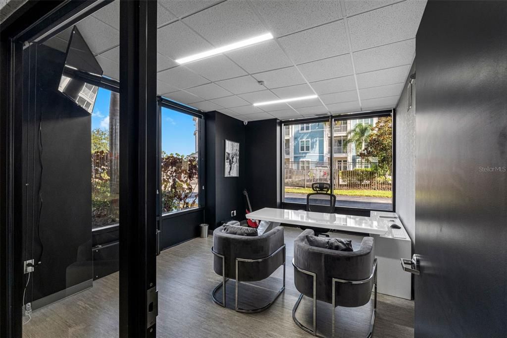 合同活跃: $3,300,000 (0 贝兹, 0 浴室, 11328 平方英尺)