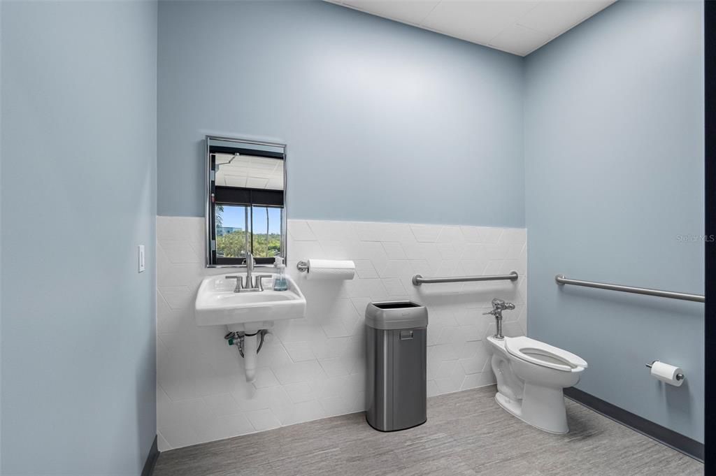 合同活跃: $3,300,000 (0 贝兹, 0 浴室, 11328 平方英尺)