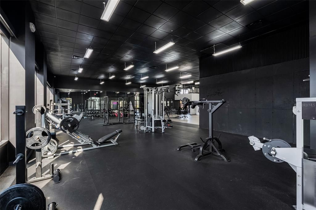 合同活跃: $3,300,000 (0 贝兹, 0 浴室, 11328 平方英尺)