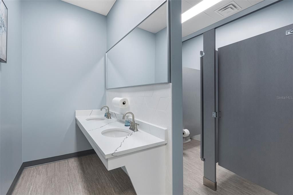 合同活跃: $3,300,000 (0 贝兹, 0 浴室, 11328 平方英尺)