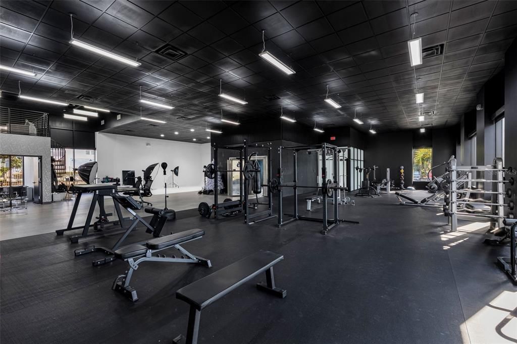 合同活跃: $3,300,000 (0 贝兹, 0 浴室, 11328 平方英尺)