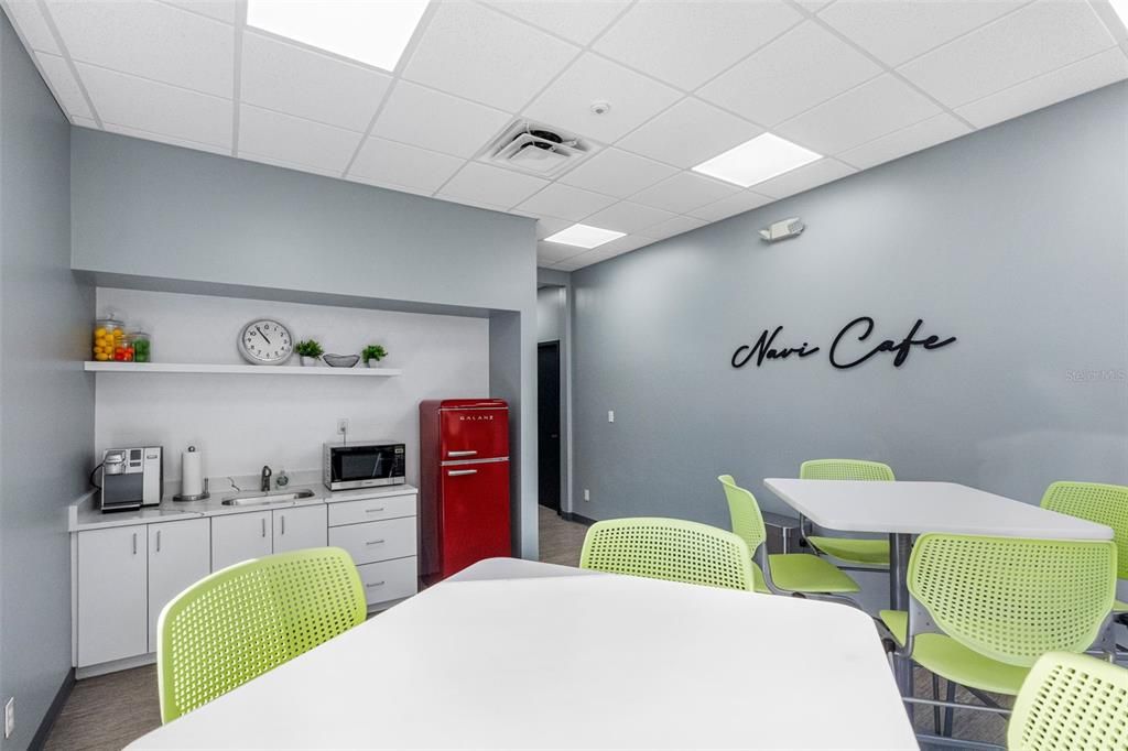 合同活跃: $3,300,000 (0 贝兹, 0 浴室, 11328 平方英尺)