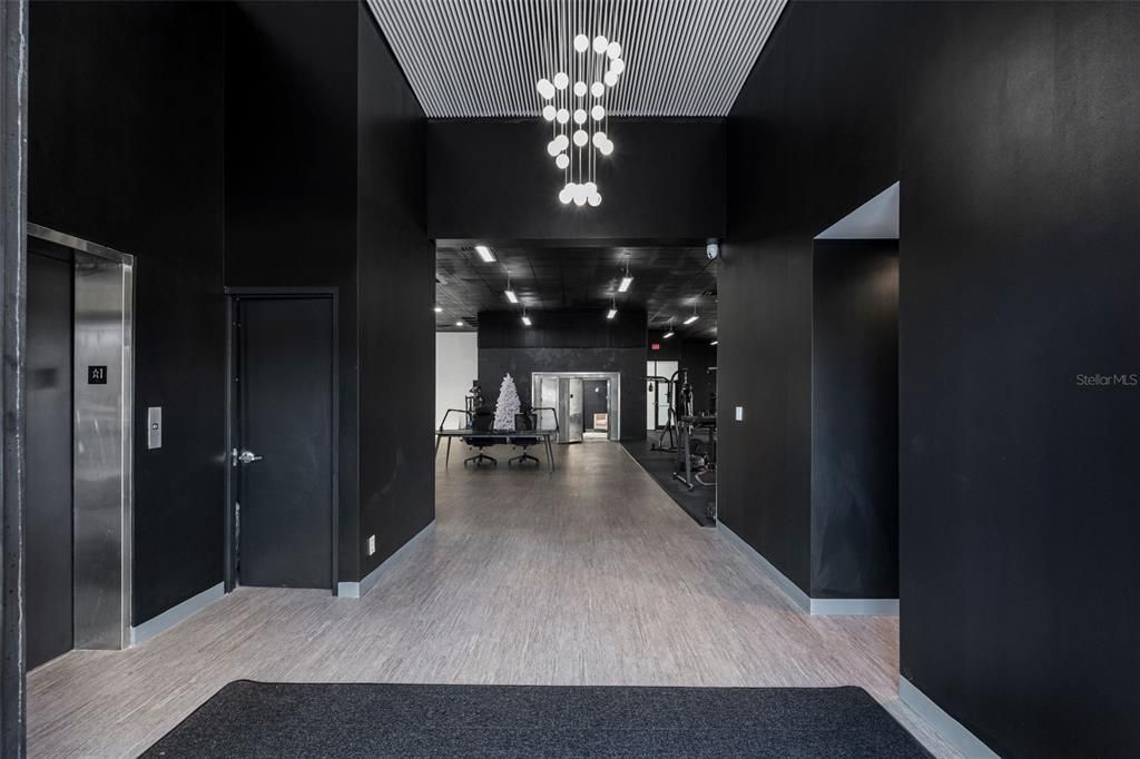 合同活跃: $3,300,000 (0 贝兹, 0 浴室, 11328 平方英尺)