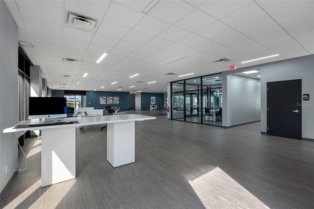 合同活跃: $3,300,000 (0 贝兹, 0 浴室, 11328 平方英尺)