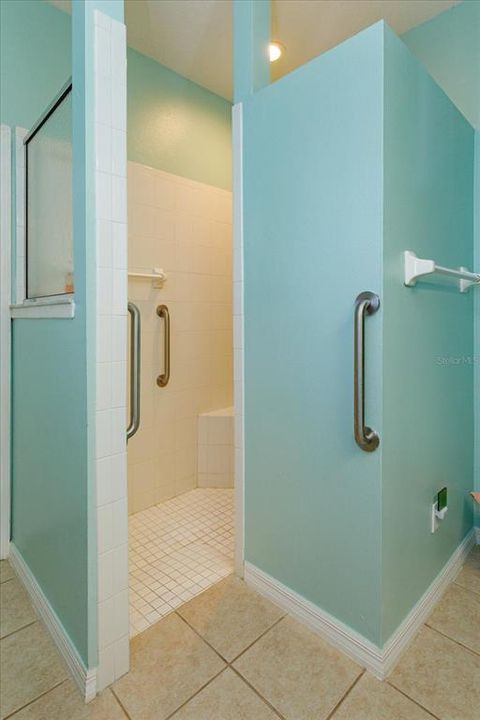 For Sale: $389,000 (2 beds, 2 baths, 2009 Square Feet)