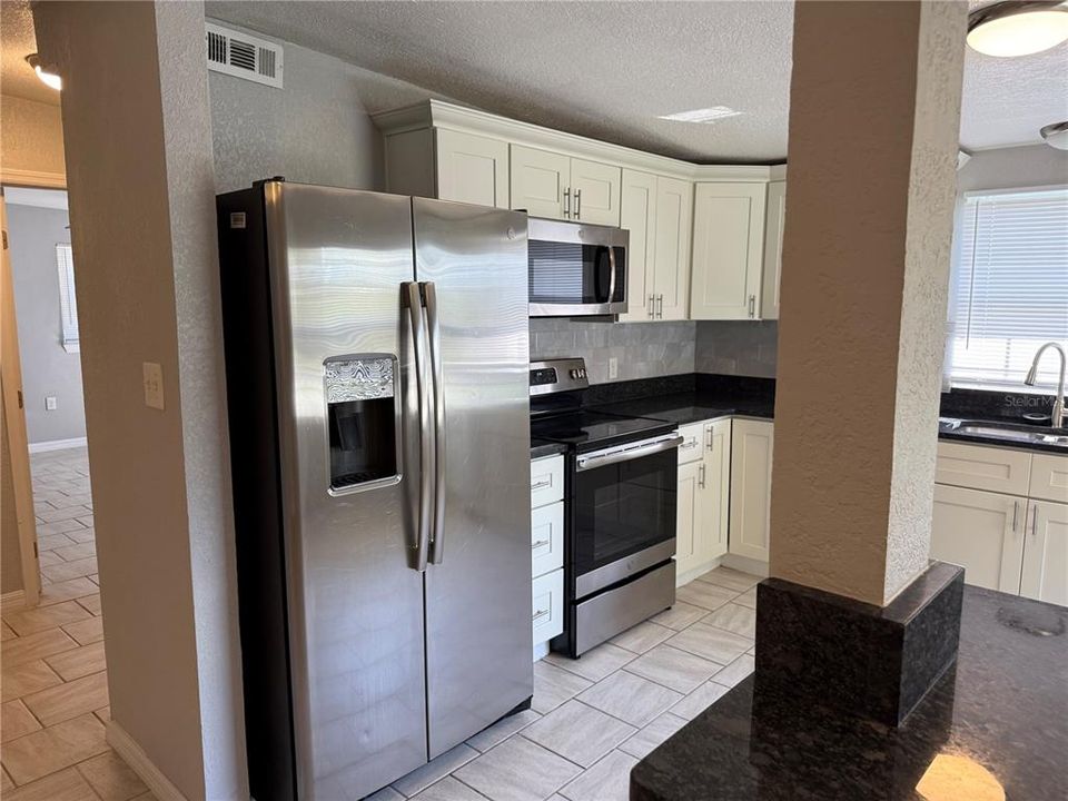 For Sale: $239,900 (3 beds, 2 baths, 1045 Square Feet)