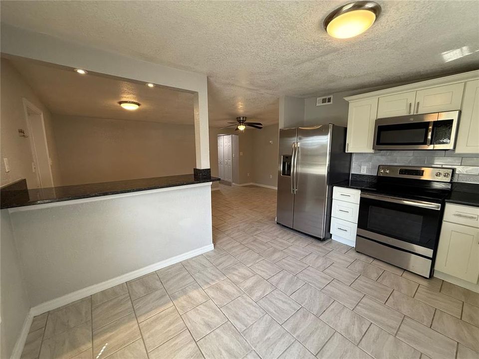 For Sale: $239,900 (3 beds, 2 baths, 1045 Square Feet)