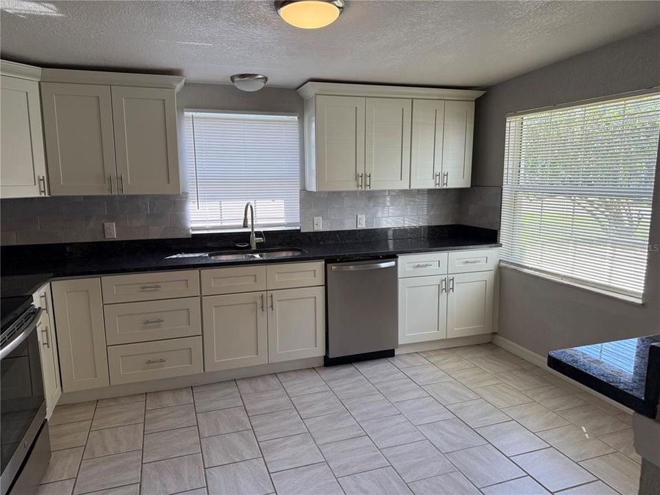 For Sale: $239,900 (3 beds, 2 baths, 1045 Square Feet)