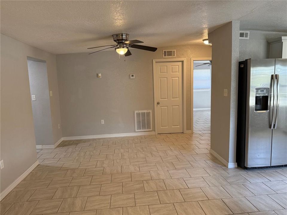 For Sale: $239,900 (3 beds, 2 baths, 1045 Square Feet)