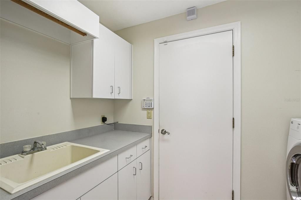 For Sale: $750,000 (3 beds, 2 baths, 2509 Square Feet)