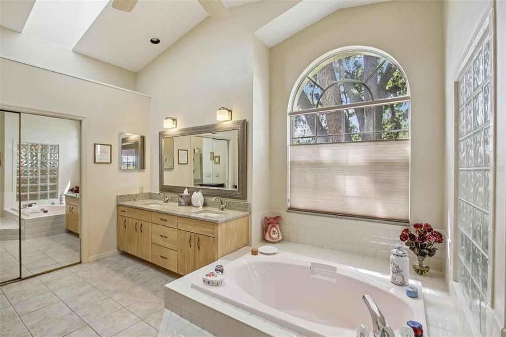 For Sale: $750,000 (3 beds, 2 baths, 2509 Square Feet)