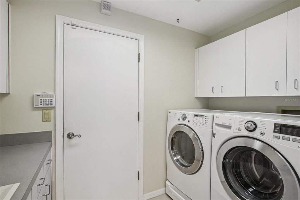 For Sale: $750,000 (3 beds, 2 baths, 2509 Square Feet)