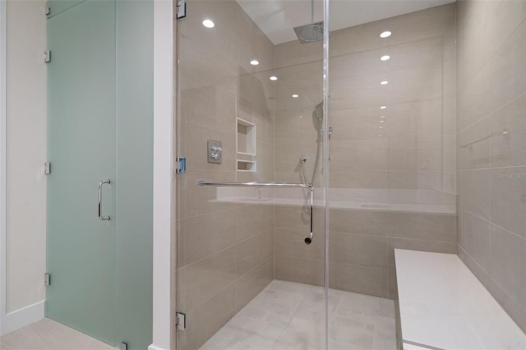 En Venta: $1,750,000 (3 camas, 3 baños, 2140 Pies cuadrados)