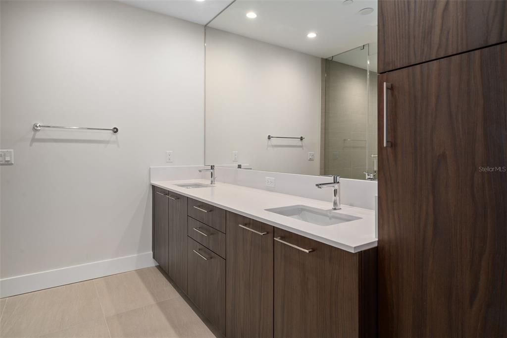 En Venta: $1,750,000 (3 camas, 3 baños, 2140 Pies cuadrados)