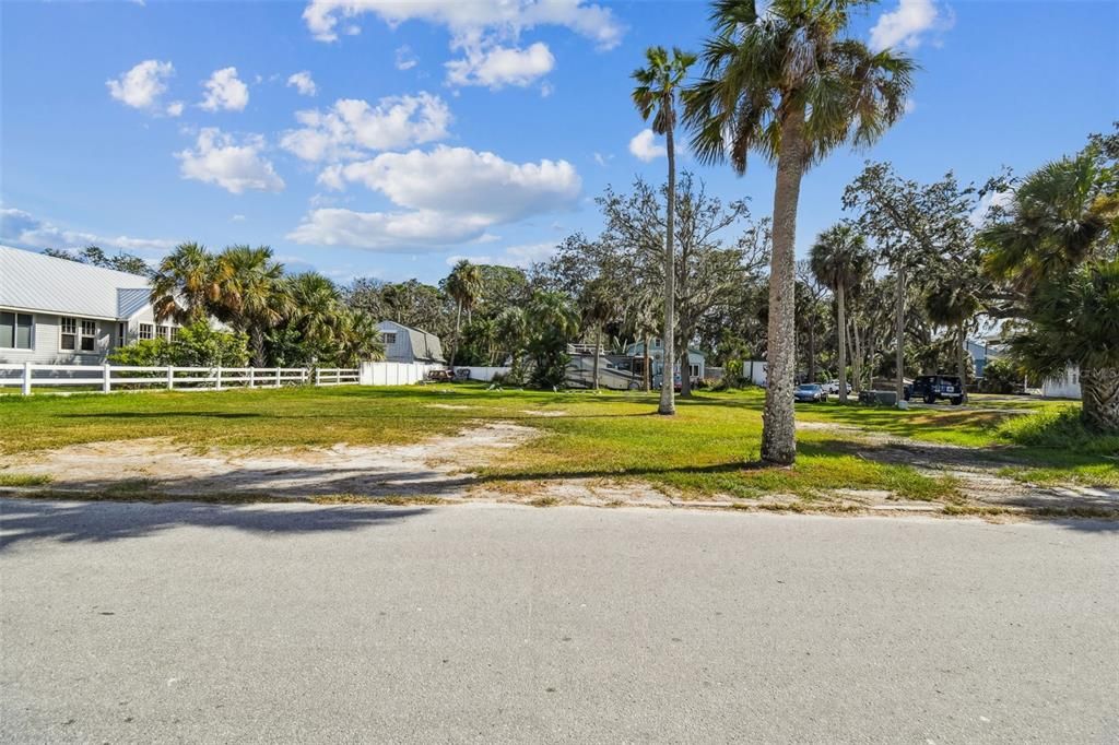 En Venta: $450,000 (0.34 acres)