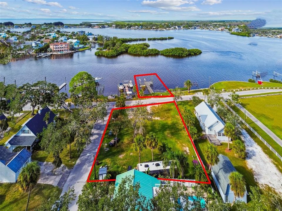 En Venta: $450,000 (0.34 acres)