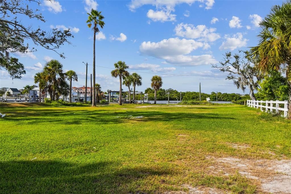 En Venta: $450,000 (0.34 acres)