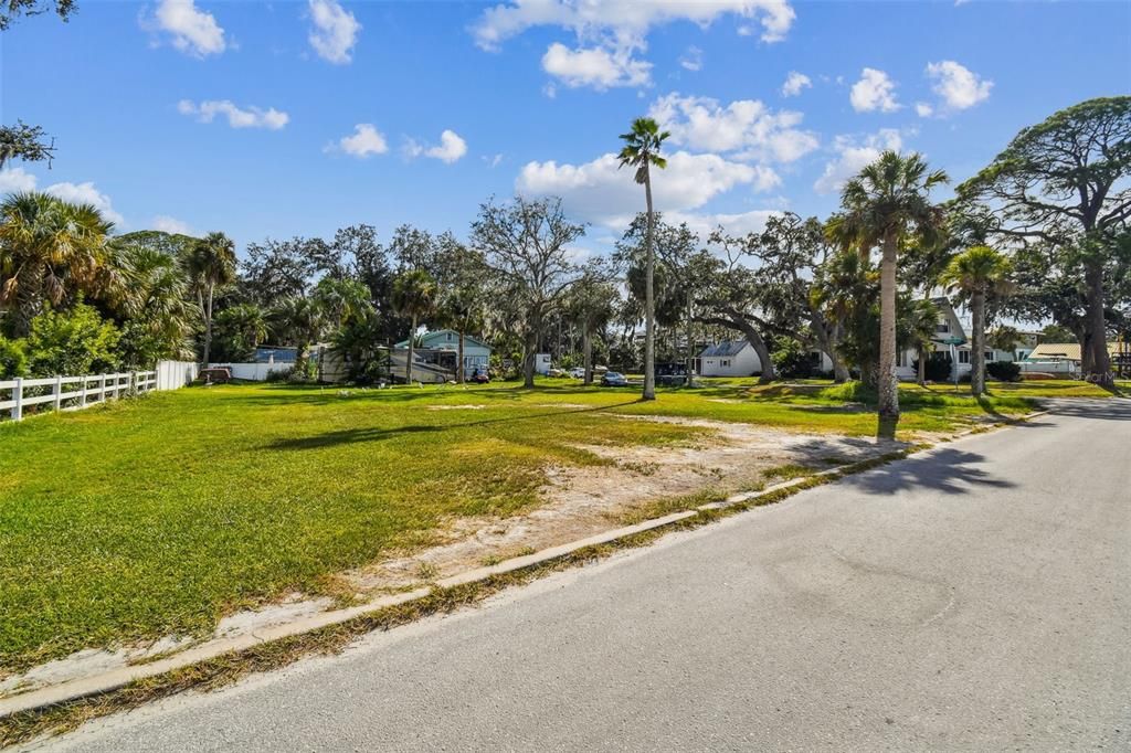 En Venta: $450,000 (0.34 acres)