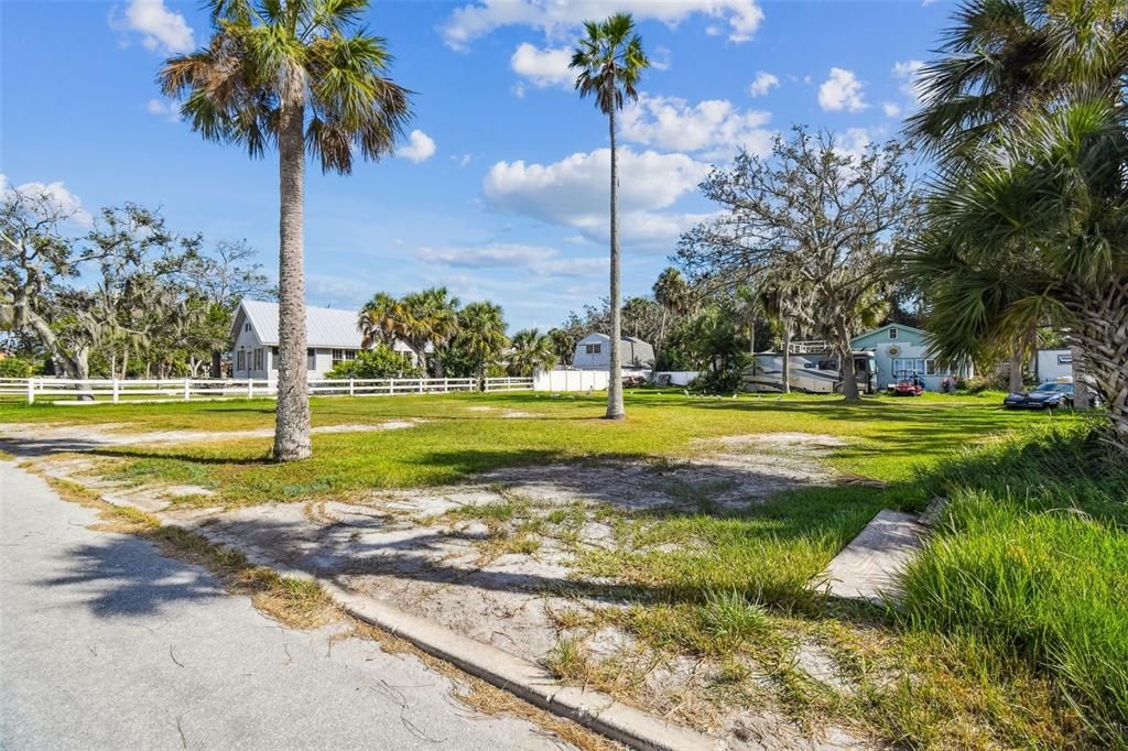 En Venta: $450,000 (0.34 acres)