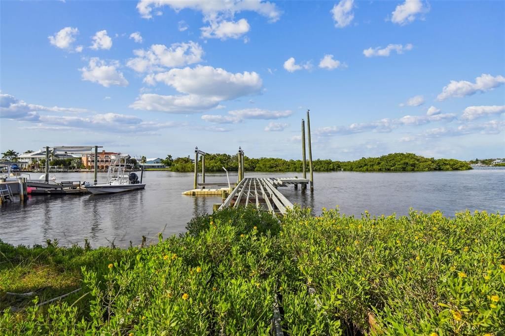 En Venta: $450,000 (0.34 acres)