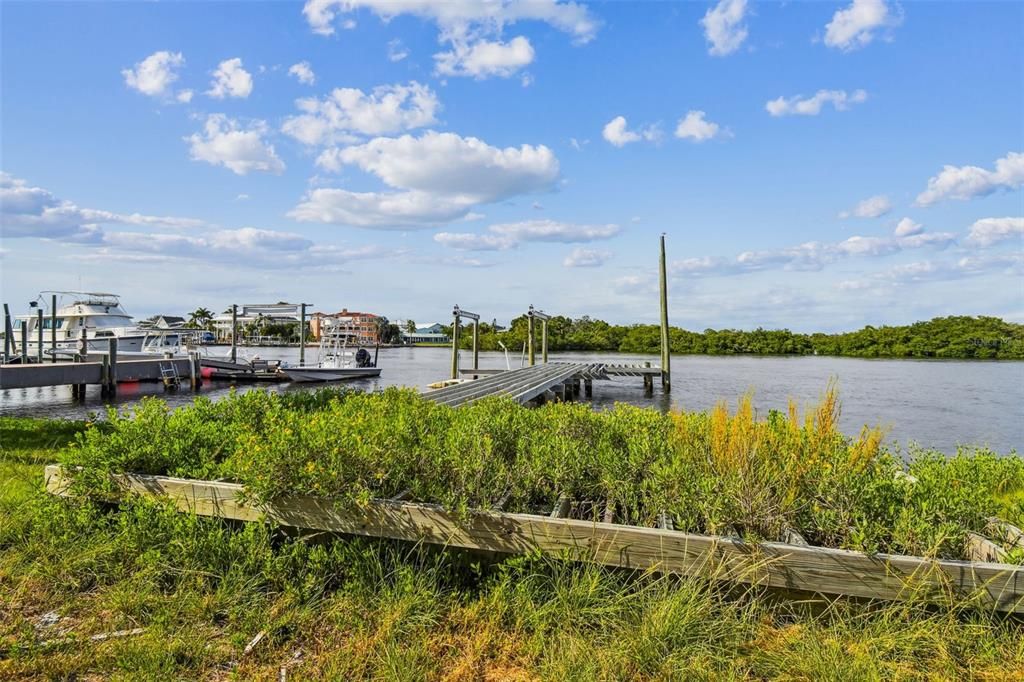 En Venta: $450,000 (0.34 acres)