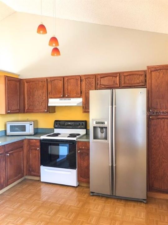 Active With Contract: $350,000 (3 beds, 2 baths, 1413 Square Feet)