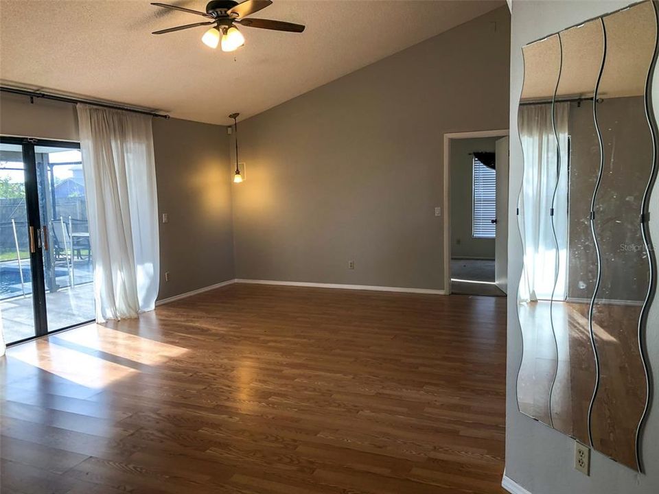 Active With Contract: $350,000 (3 beds, 2 baths, 1413 Square Feet)