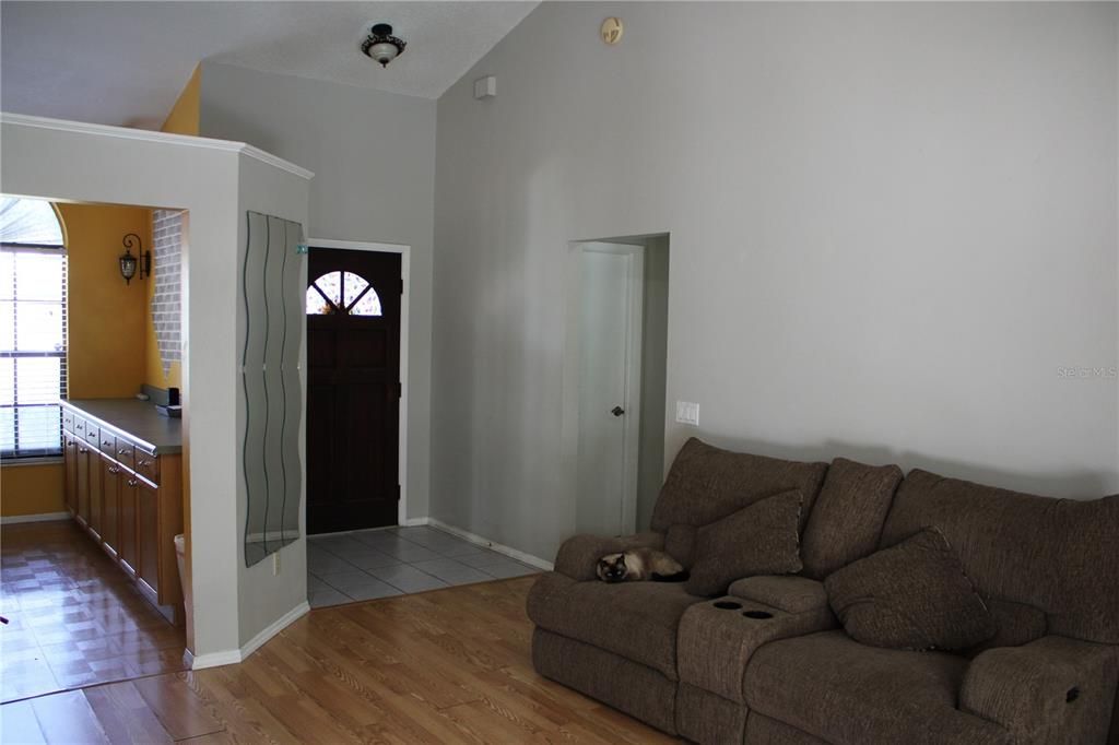 Active With Contract: $350,000 (3 beds, 2 baths, 1413 Square Feet)