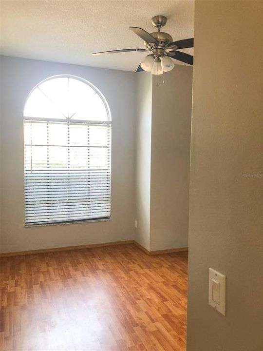 Active With Contract: $350,000 (3 beds, 2 baths, 1413 Square Feet)