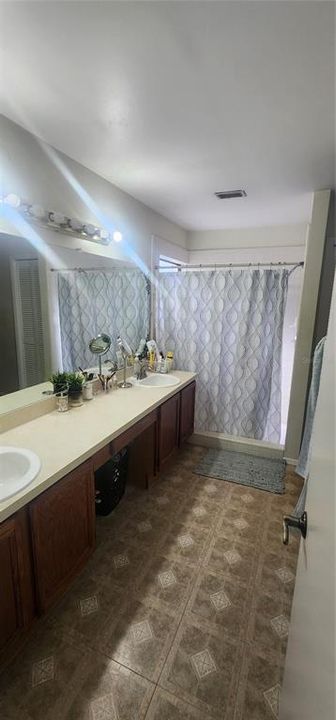 Active With Contract: $350,000 (3 beds, 2 baths, 1413 Square Feet)