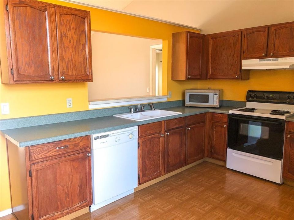 Active With Contract: $350,000 (3 beds, 2 baths, 1413 Square Feet)